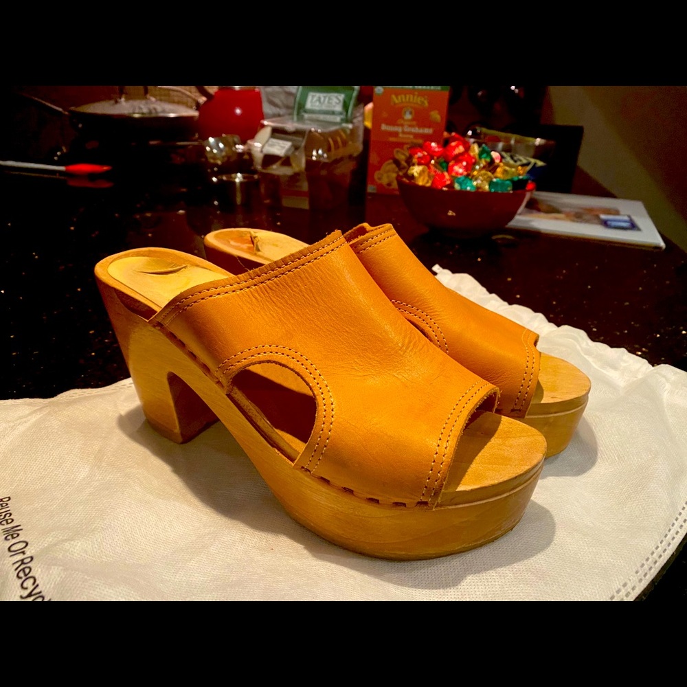 Nearly new No 6 Platform Cut-out Clogs